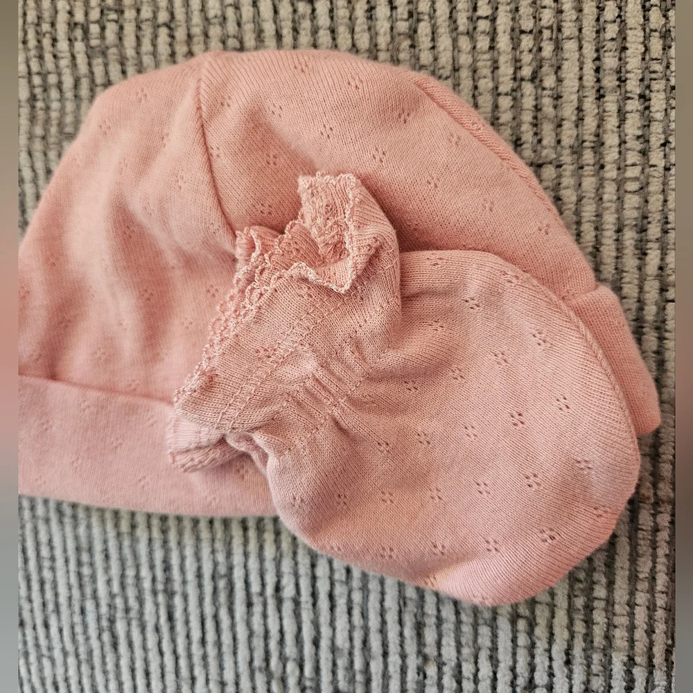 💝💝5/$25💝💝Assorted Baby Hats in Pink, White, and Gray